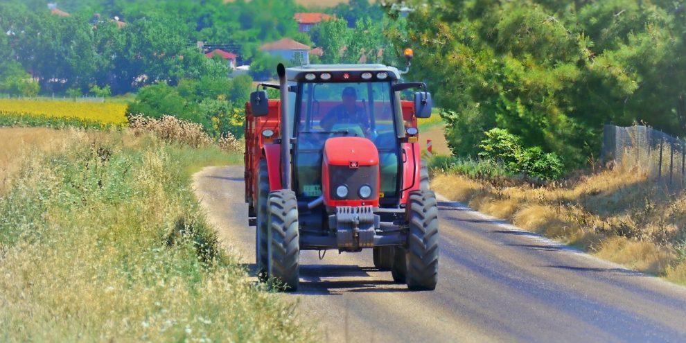 tractor 5422647 1280