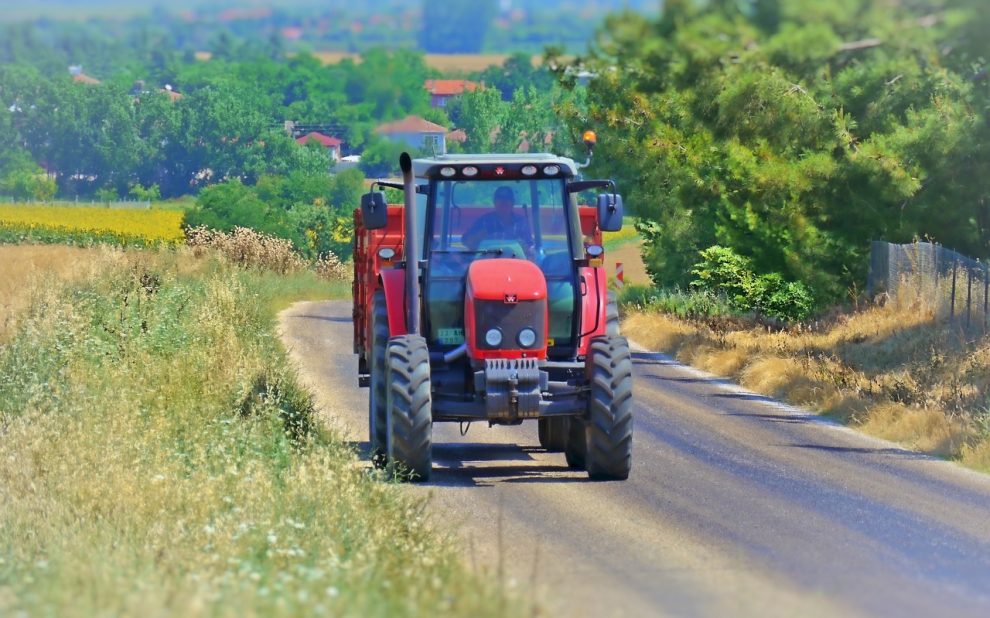 tractor 5422647 1280